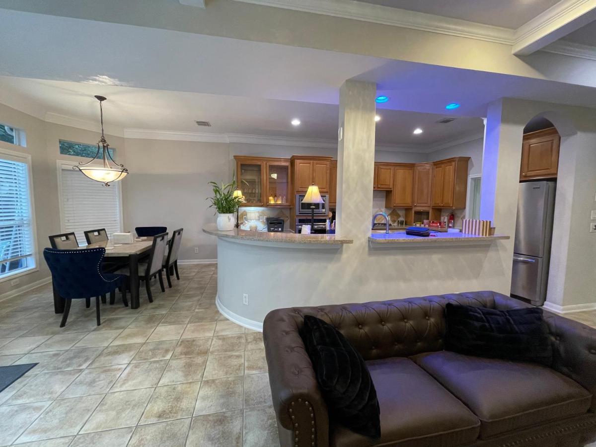 Insperit Home At Galleria With Heated Pool Spa Хюстън Екстериор снимка