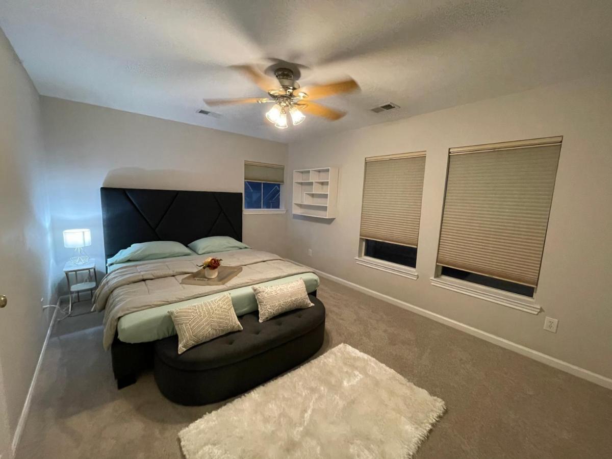 Insperit Home At Galleria With Heated Pool Spa Хюстън Екстериор снимка