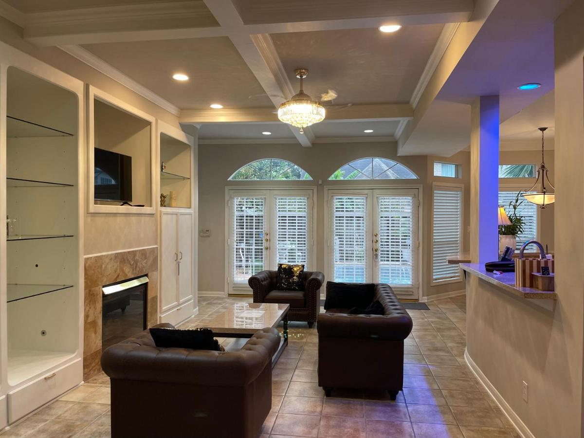 Insperit Home At Galleria With Heated Pool Spa Хюстън Екстериор снимка