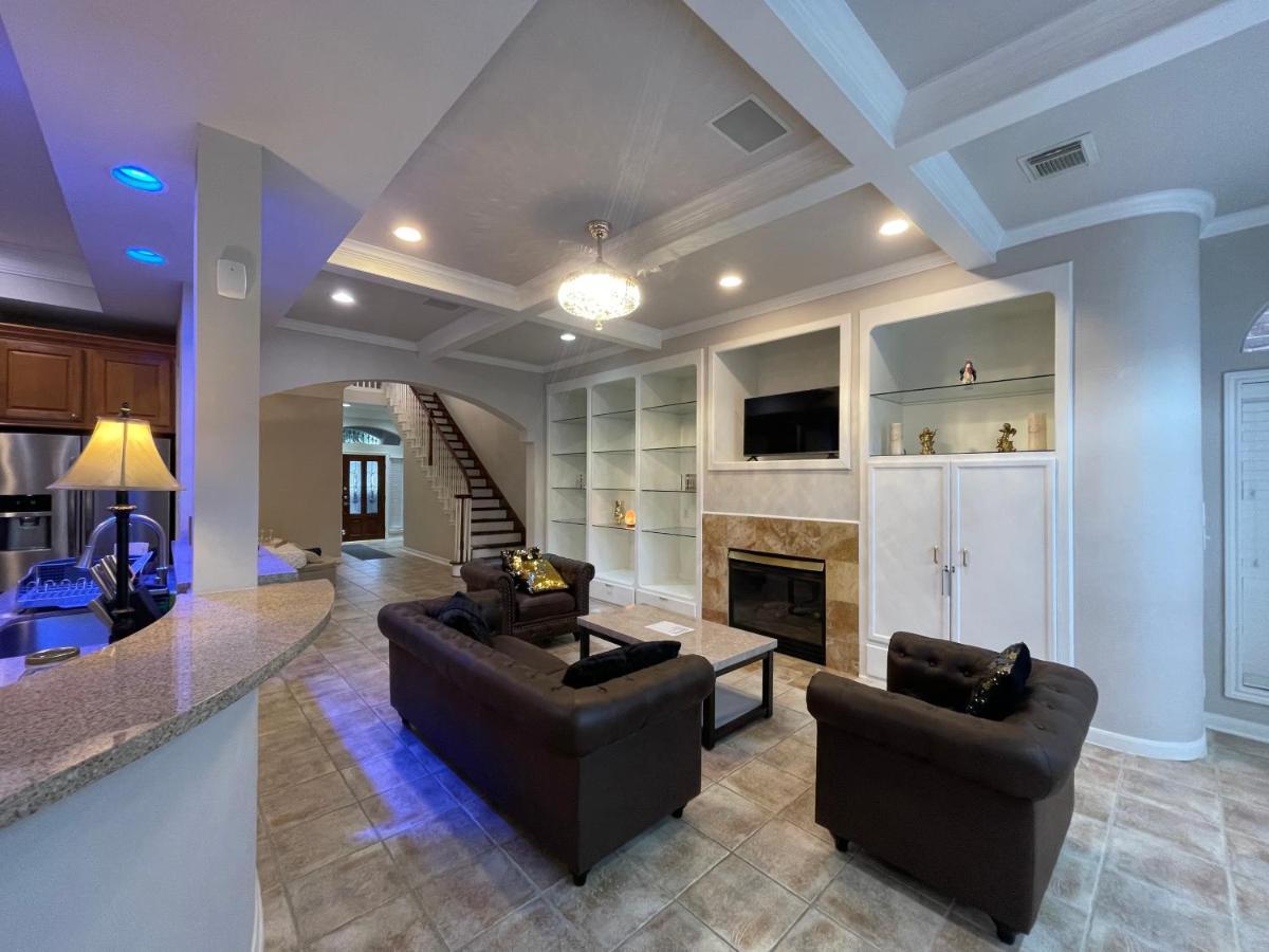 Insperit Home At Galleria With Heated Pool Spa Хюстън Екстериор снимка