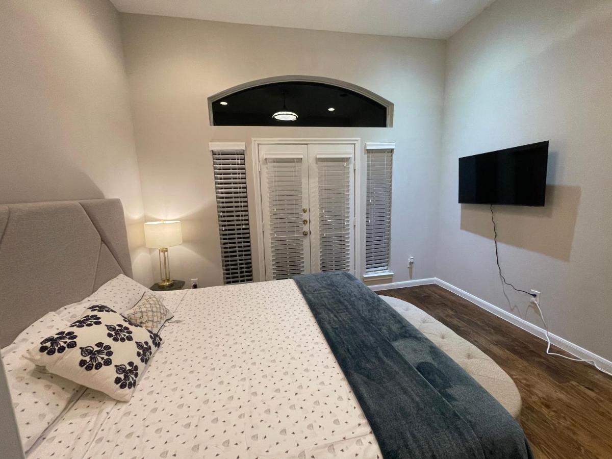 Insperit Home At Galleria With Heated Pool Spa Хюстън Екстериор снимка