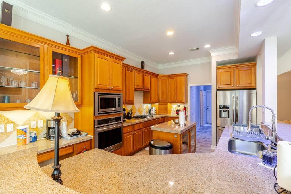 Insperit Home At Galleria With Heated Pool Spa Хюстън Екстериор снимка