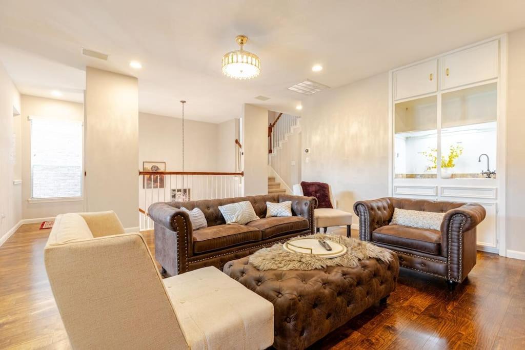 Insperit Home At Galleria With Heated Pool Spa Хюстън Екстериор снимка