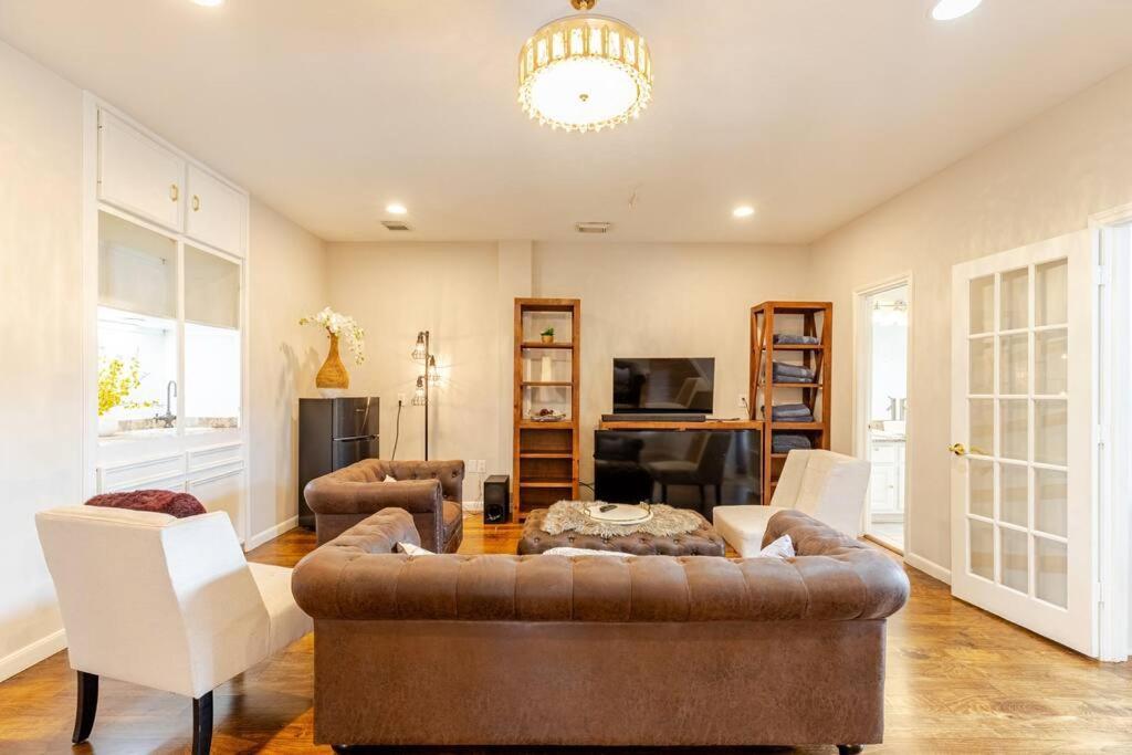 Insperit Home At Galleria With Heated Pool Spa Хюстън Екстериор снимка