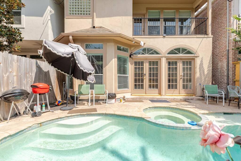 Insperit Home At Galleria With Heated Pool Spa Хюстън Екстериор снимка